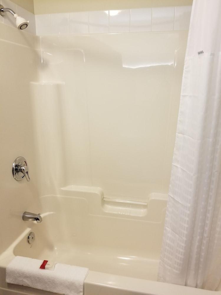 Super 8 By Wyndham Lachenaie/Terrebonne Ngoại thất bức ảnh