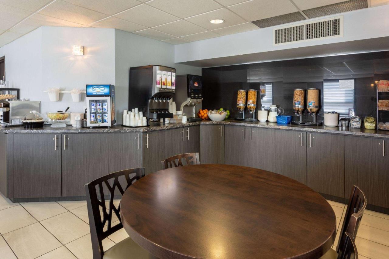 Super 8 By Wyndham Lachenaie/Terrebonne Ngoại thất bức ảnh