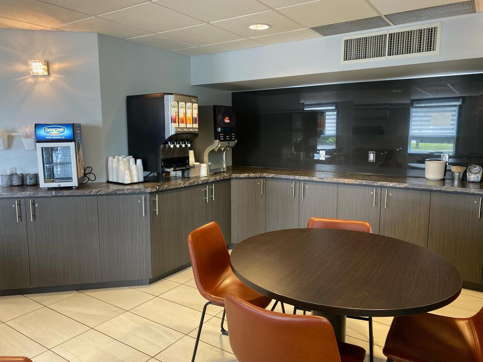 Super 8 By Wyndham Lachenaie/Terrebonne Ngoại thất bức ảnh