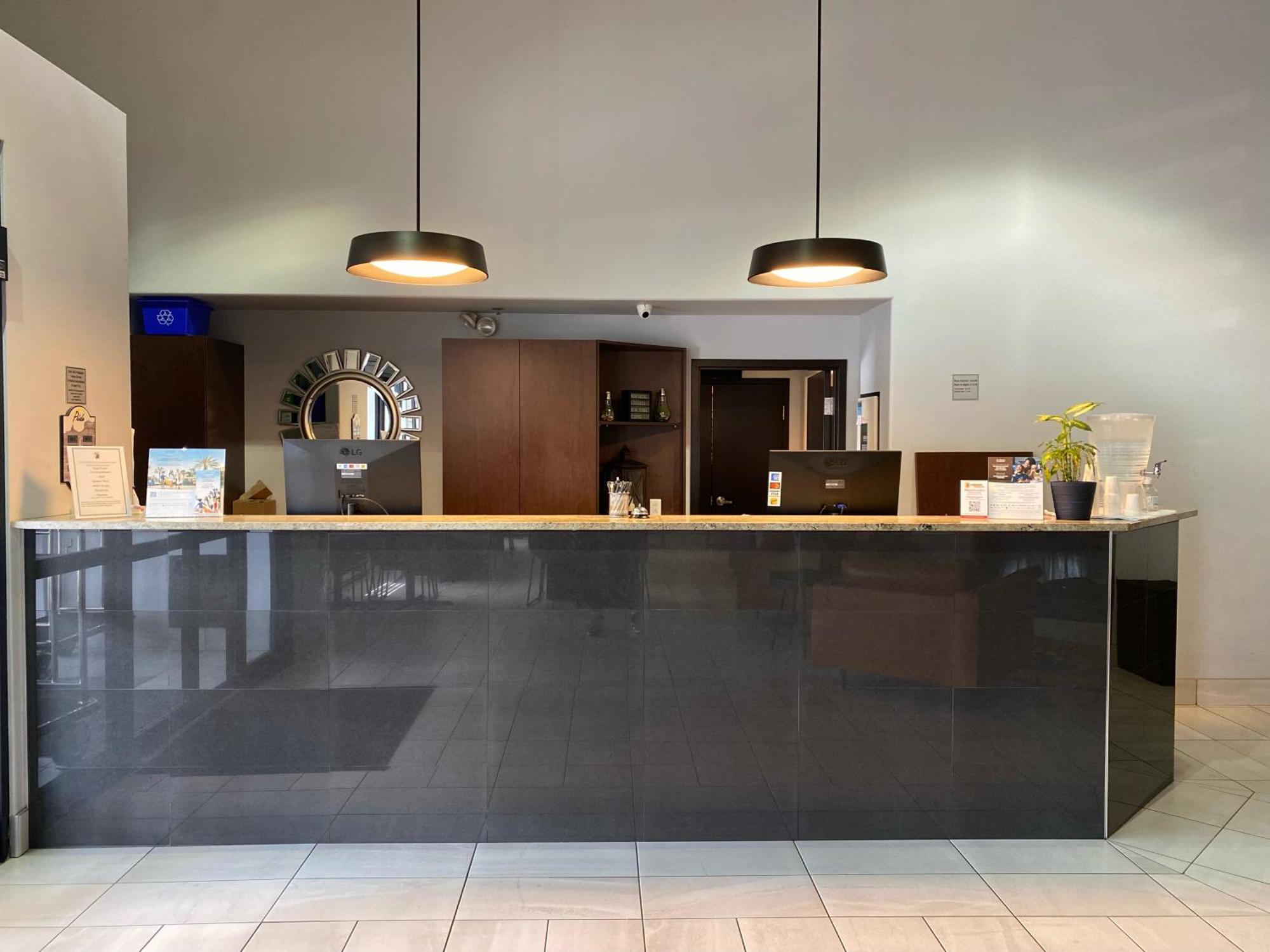 Super 8 By Wyndham Lachenaie/Terrebonne Ngoại thất bức ảnh