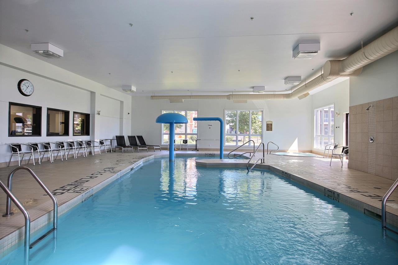 Super 8 By Wyndham Lachenaie/Terrebonne Ngoại thất bức ảnh