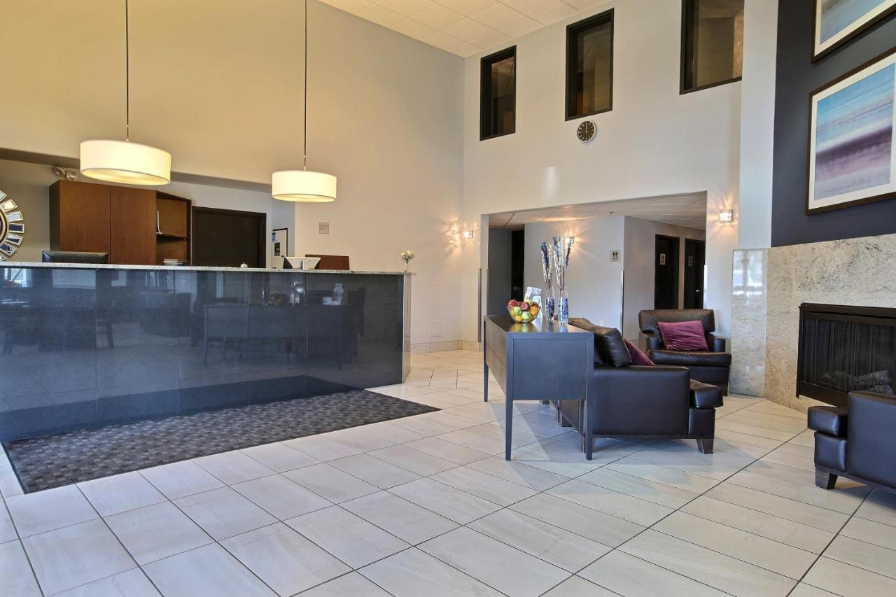Super 8 By Wyndham Lachenaie/Terrebonne Ngoại thất bức ảnh